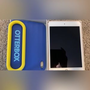 Apple iPad mini 64 GB 5th generation with otter box case